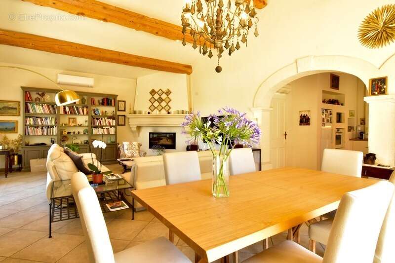 Maison à FONTVIEILLE