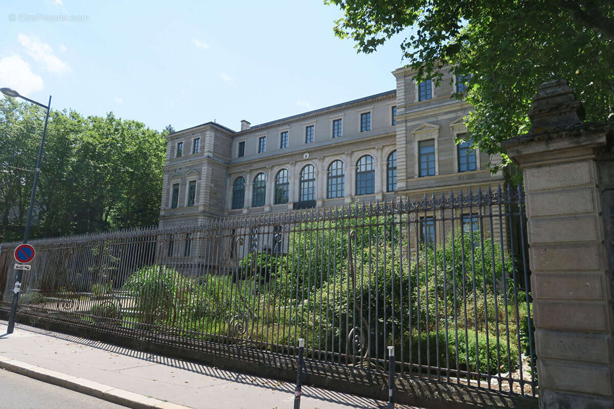 T1 face au musee d'art et d'industrie - photo 9