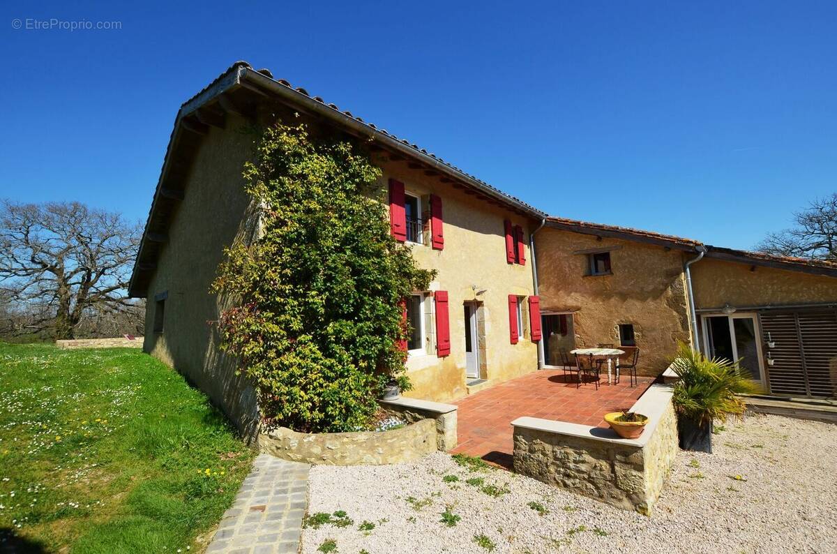 066 - Maison à VIC-FEZENSAC