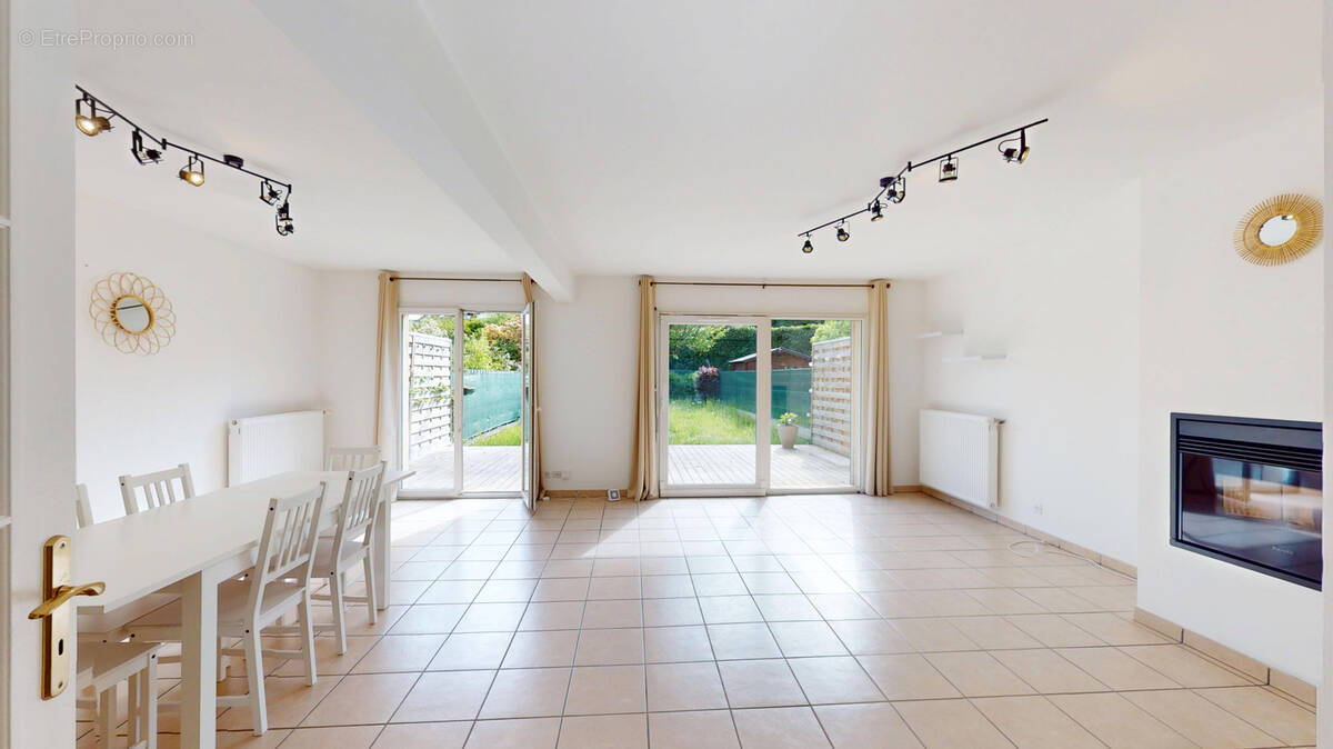 Maison à ARCHAMPS