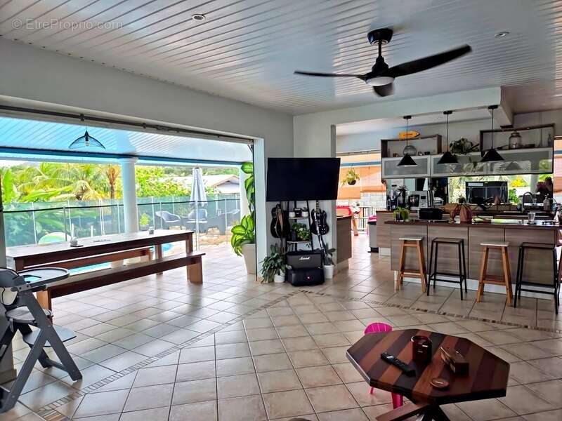 Maison à REMIRE-MONTJOLY