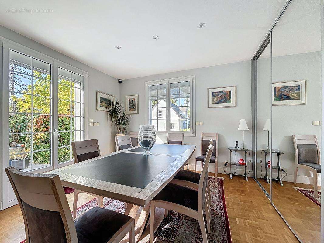 Maison à SAINT-CYR-SUR-LOIRE