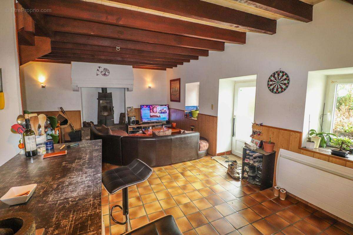 Maison à MAEL-CARHAIX