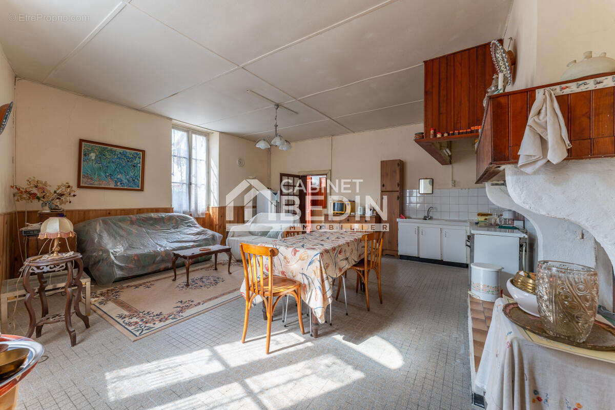 Maison à PUJOLS-SUR-CIRON