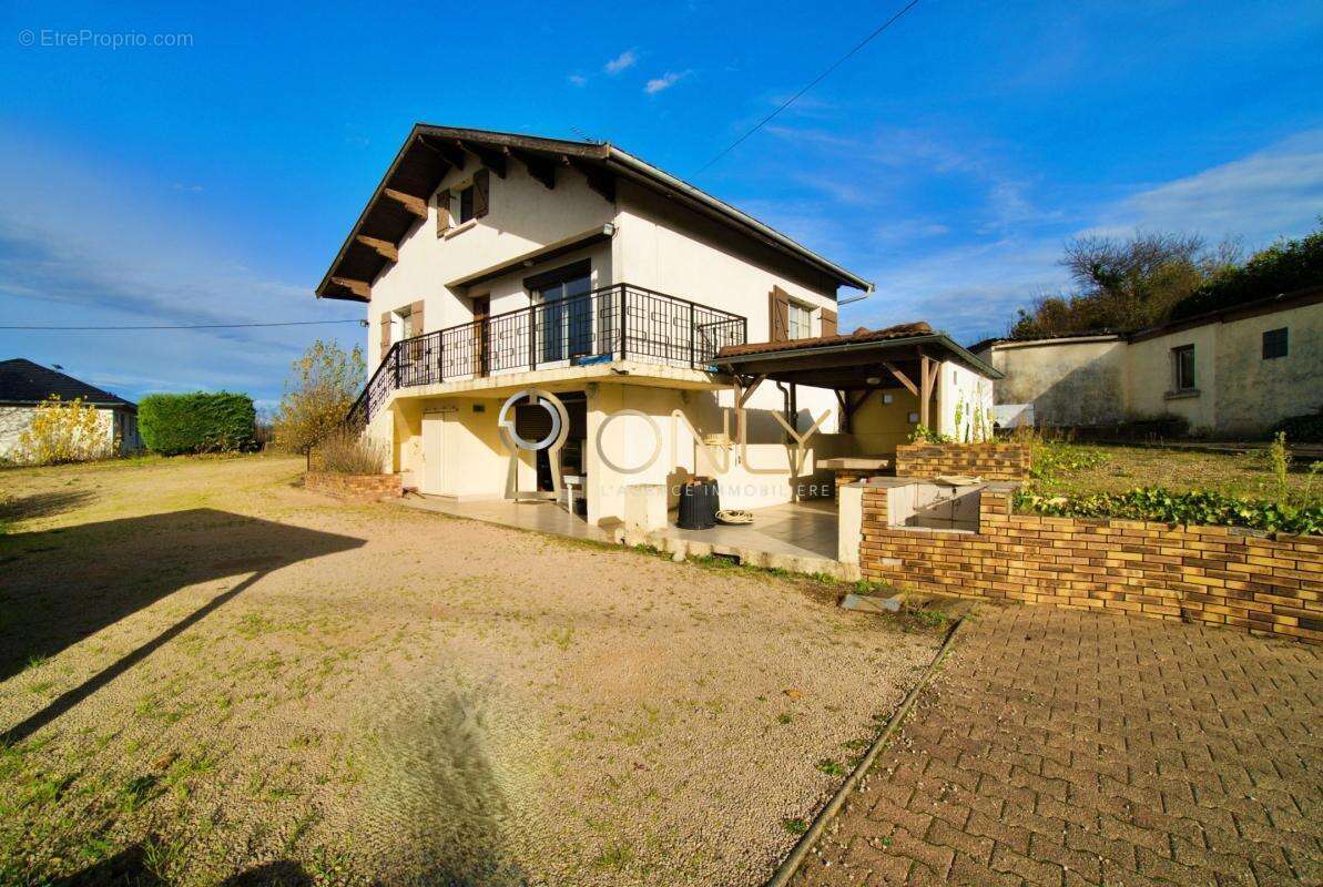 Maison à JASSANS-RIOTTIER