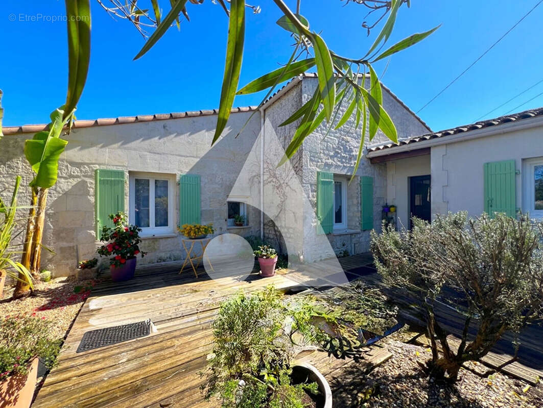 Maison à THENAC