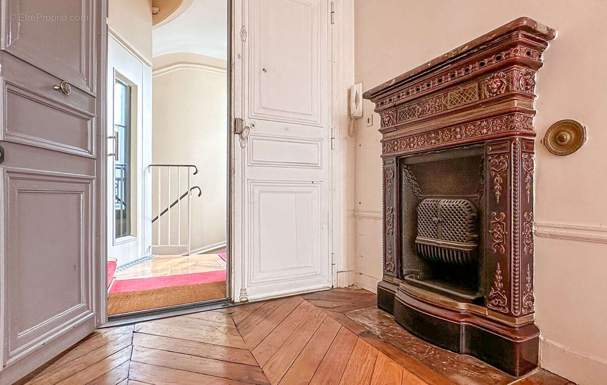 Appartement à PARIS-8E