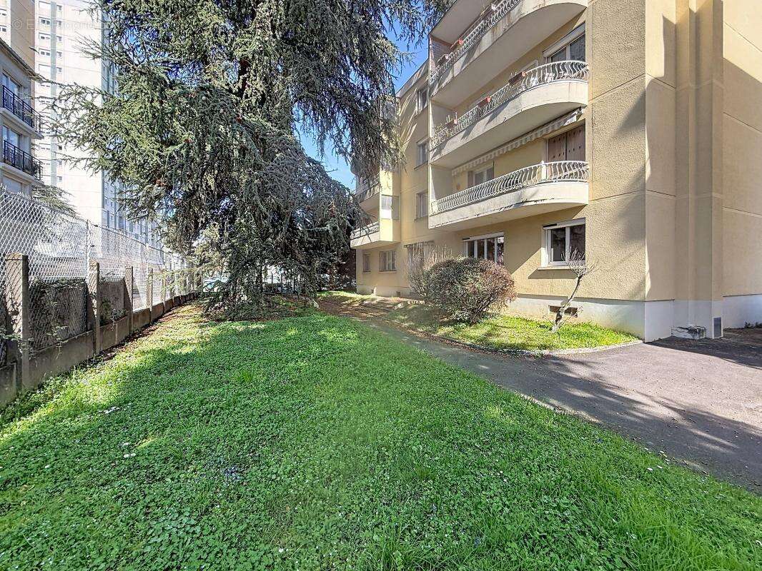 Appartement à SAINT-GENIS-LAVAL