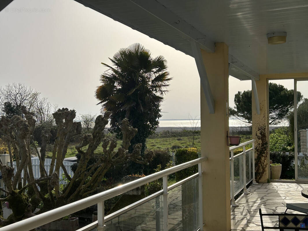 Maison à MORTAGNE-SUR-GIRONDE