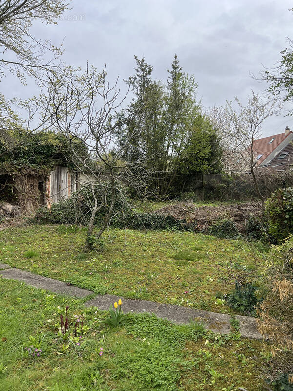 Terrain à PONTAULT-COMBAULT
