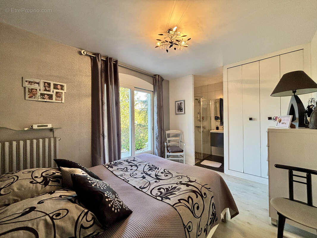 Maison à MONTAMISE