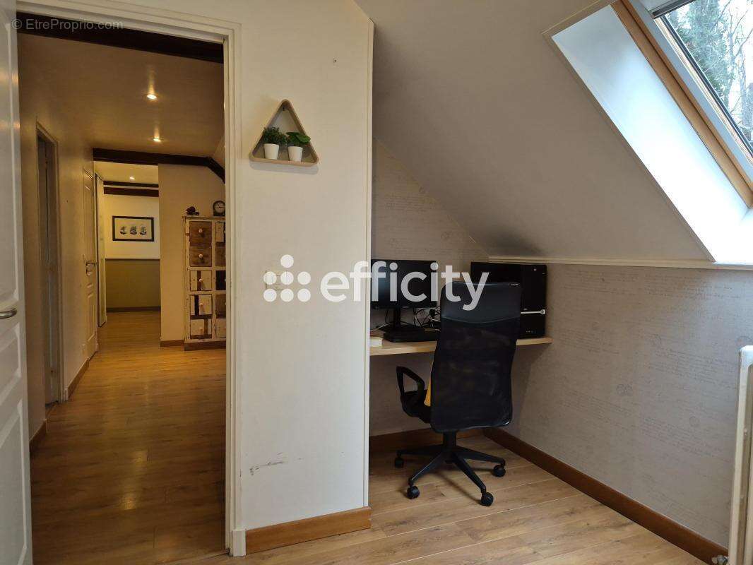 Maison à REIGNAC-SUR-INDRE