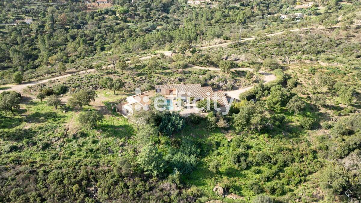 Maison à PLAN-DE-LA-TOUR