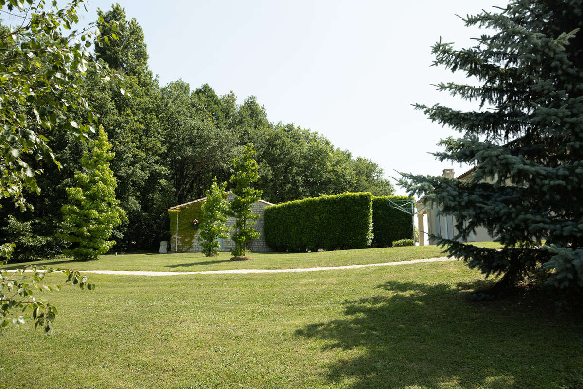 Maison à BARBEZIEUX-SAINT-HILAIRE