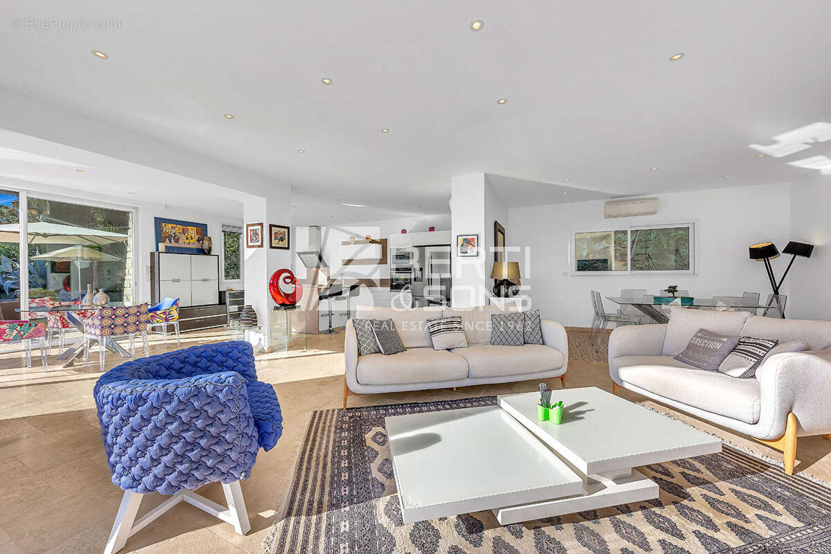 Exclusivite - mandelieu produit rare !  villa 6 pieces en pierre rénovée - quartier recherché - photo 5