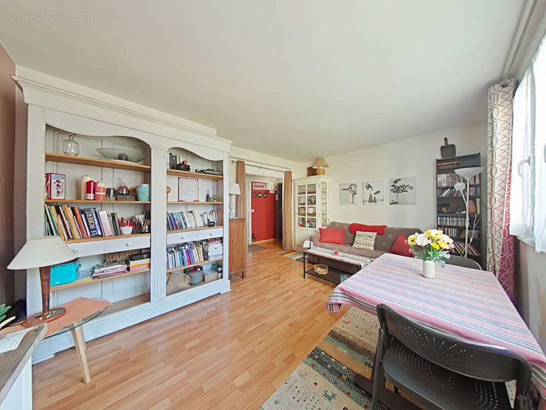 Appartement à LES CLAYES-SOUS-BOIS