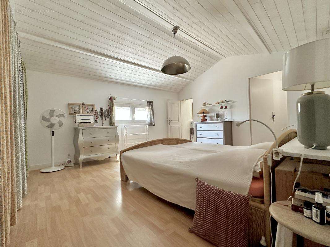 Maison à MONTAREN-ET-SAINT-MEDIERS