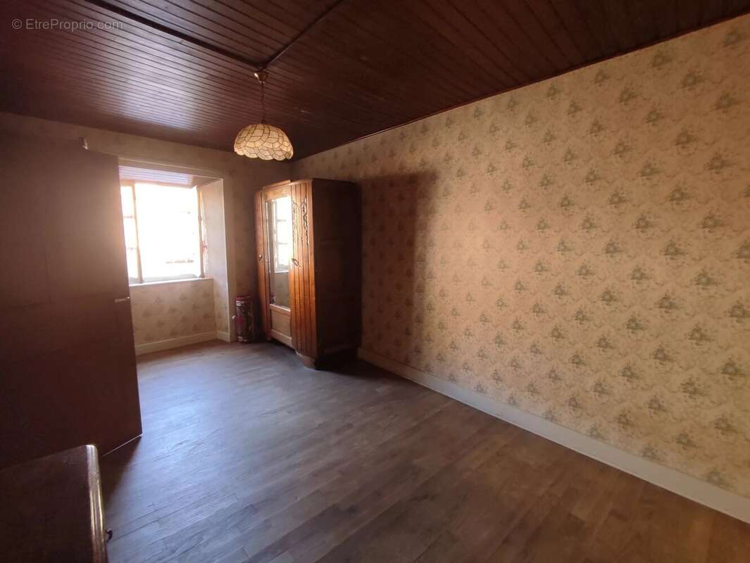 Maison à ORADOUR-SUR-VAYRES