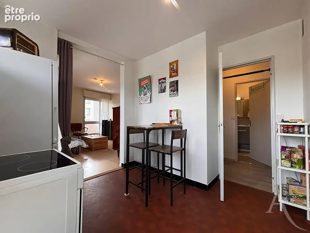 Proche centre-ville de BOURGES - Appartement T1 bis avec balcons - photo 6