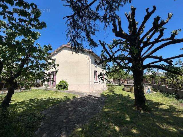   - Maison à RILLIEUX-LA-PAPE