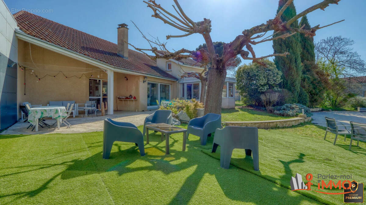 Maison à MONTROND-LES-BAINS