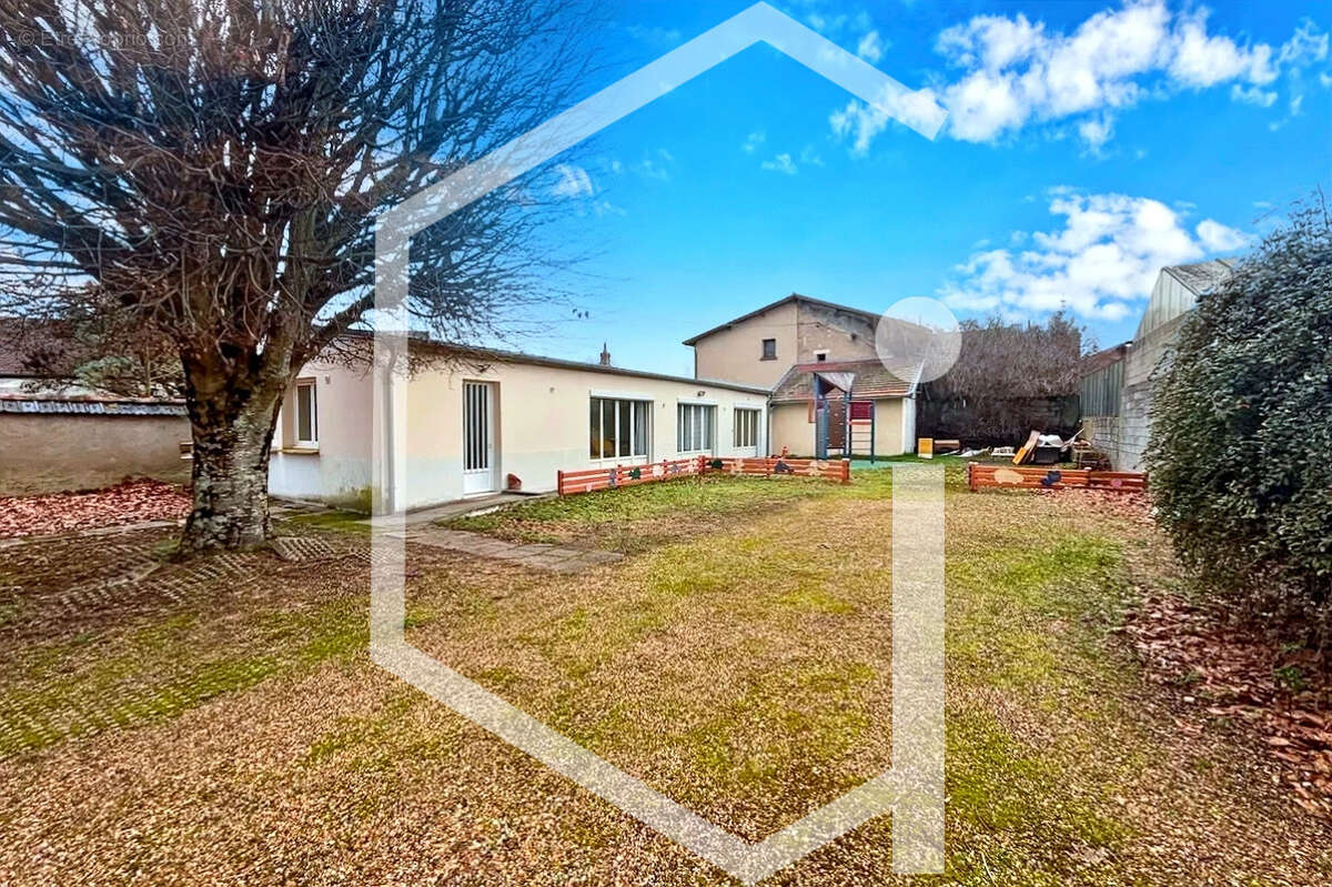 Maison à COSNE-COURS-SUR-LOIRE