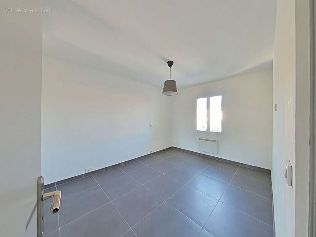 Appartement à LE CANNET-DES-MAURES