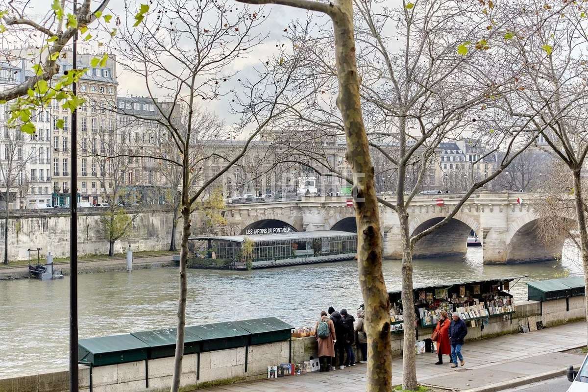 Appartement à PARIS-1E