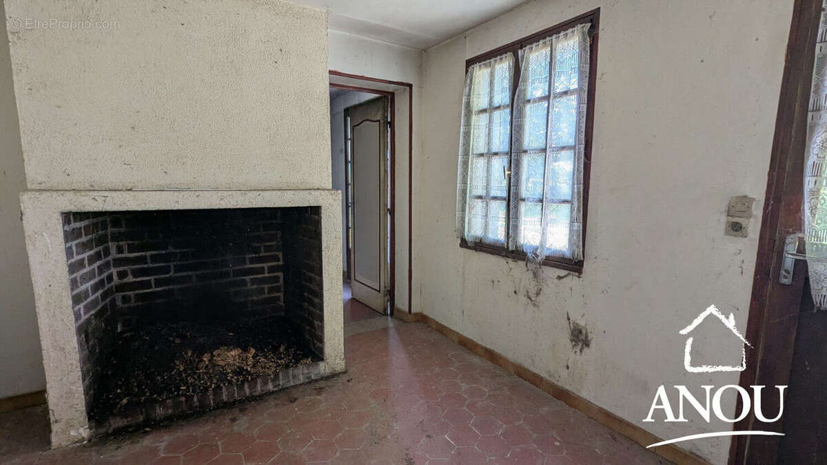Vaste maison de plain-pied avec dépendances - photo 10