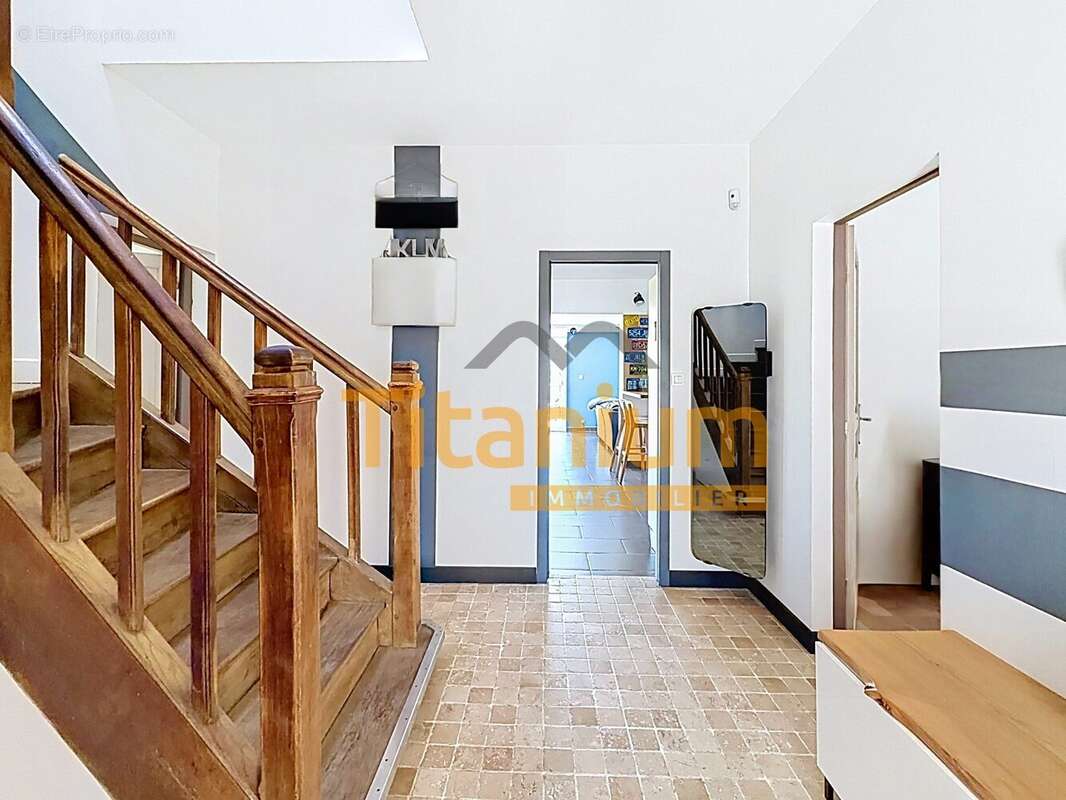 Maison 154 m² à Osny  - photo 2