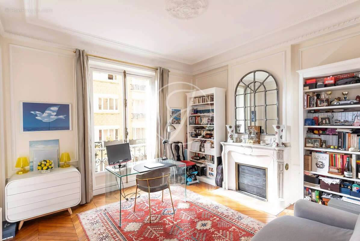 Appartement à PARIS-16E