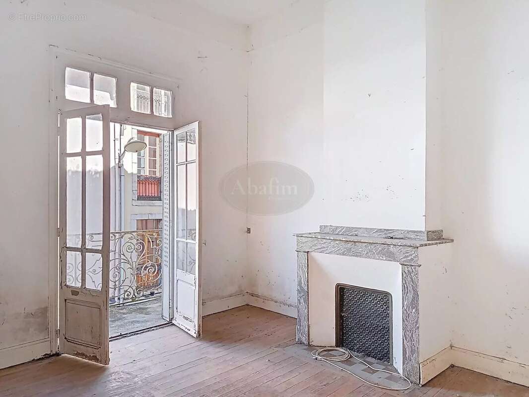 Appartement et local commercial - photo 6
