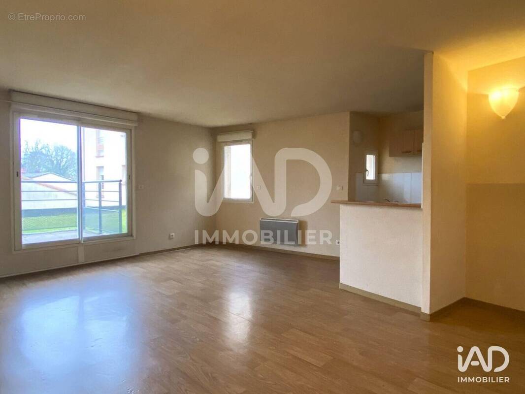 Photo 1 - Commerce à CASTELGINEST