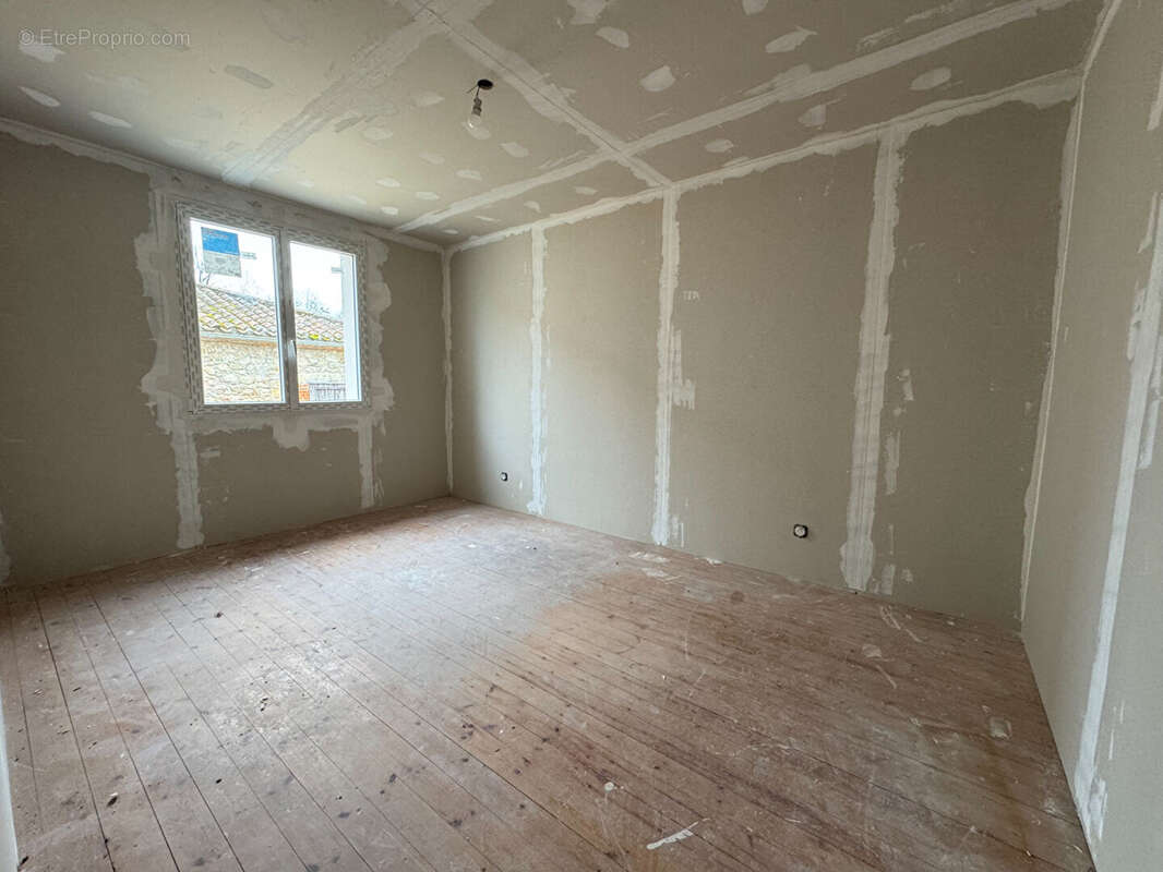 Maison à BEAULIEU-SOUS-LA-ROCHE