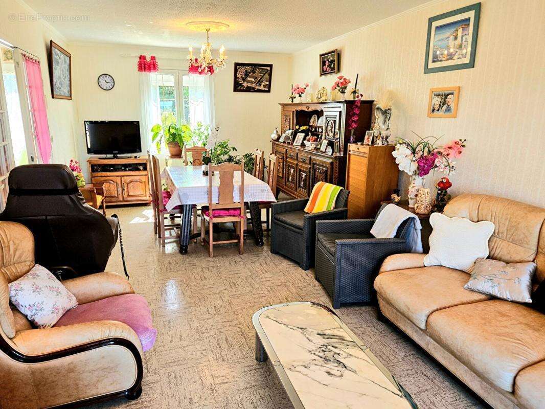 VENDU PAR L'AGENCE - Cuigy En Bray - Maison de plain pied de 72 m2 - 2 chambres - sous-sol total sur 1.400 m2 de terrain plat - photo 6