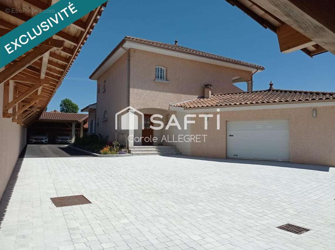 Maison 180 m² à Bourg-Saint-Christophe  - photo 9