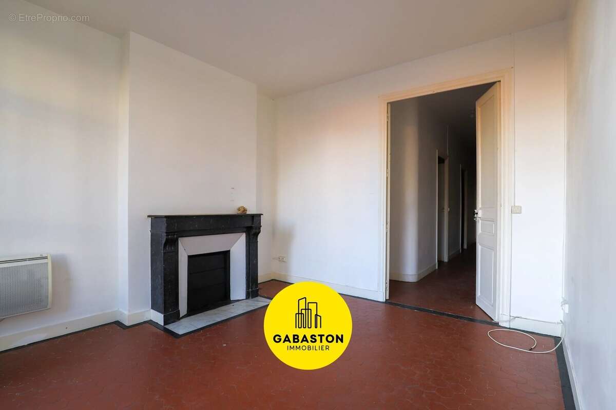 Appartement à MARSEILLE-1E