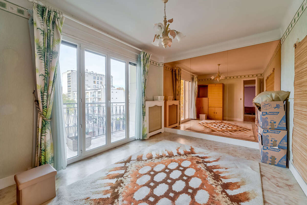 Appartement à CHARENTON-LE-PONT