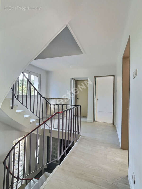 Maison familiale- Saint Avold -7 chambres- 233 m2- Terrain 16.85 ares - photo 11
