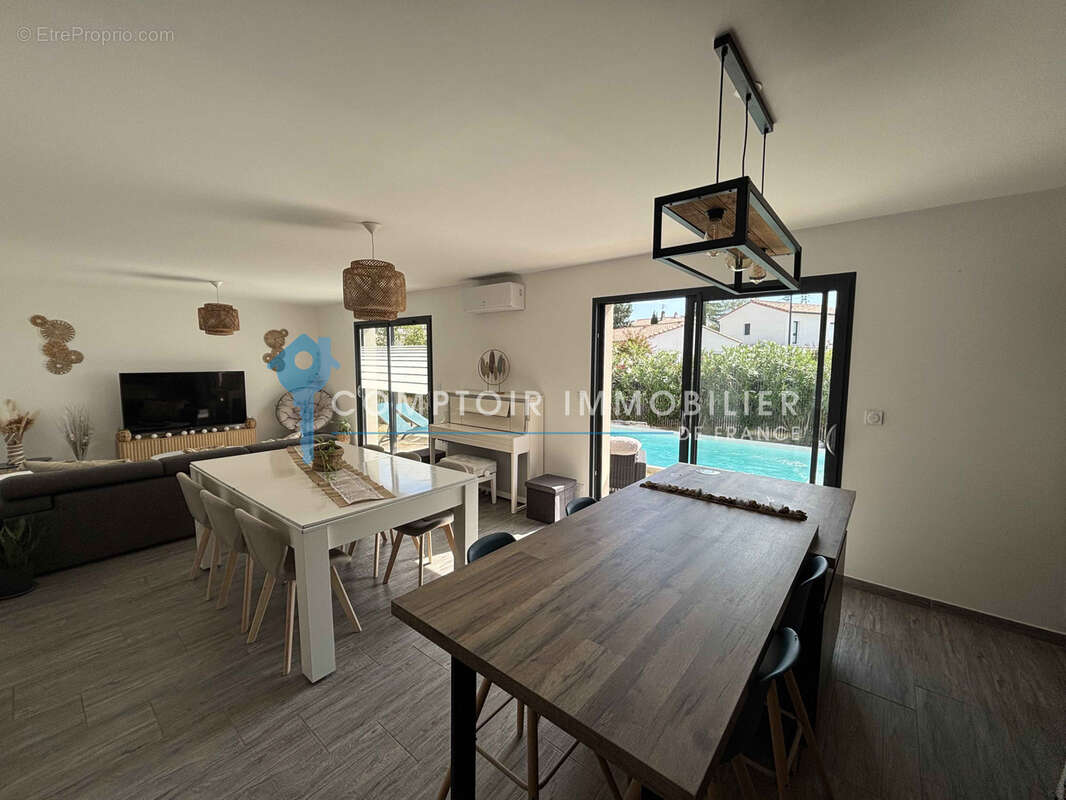 UZES : Villa plain pied P4 avec piscine récente - photo 3