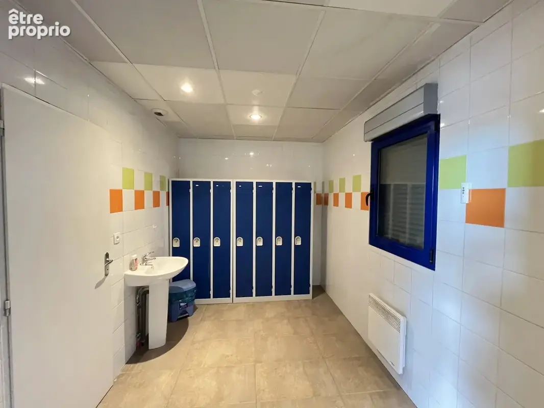 Local d'activite 305 m² - photo 6