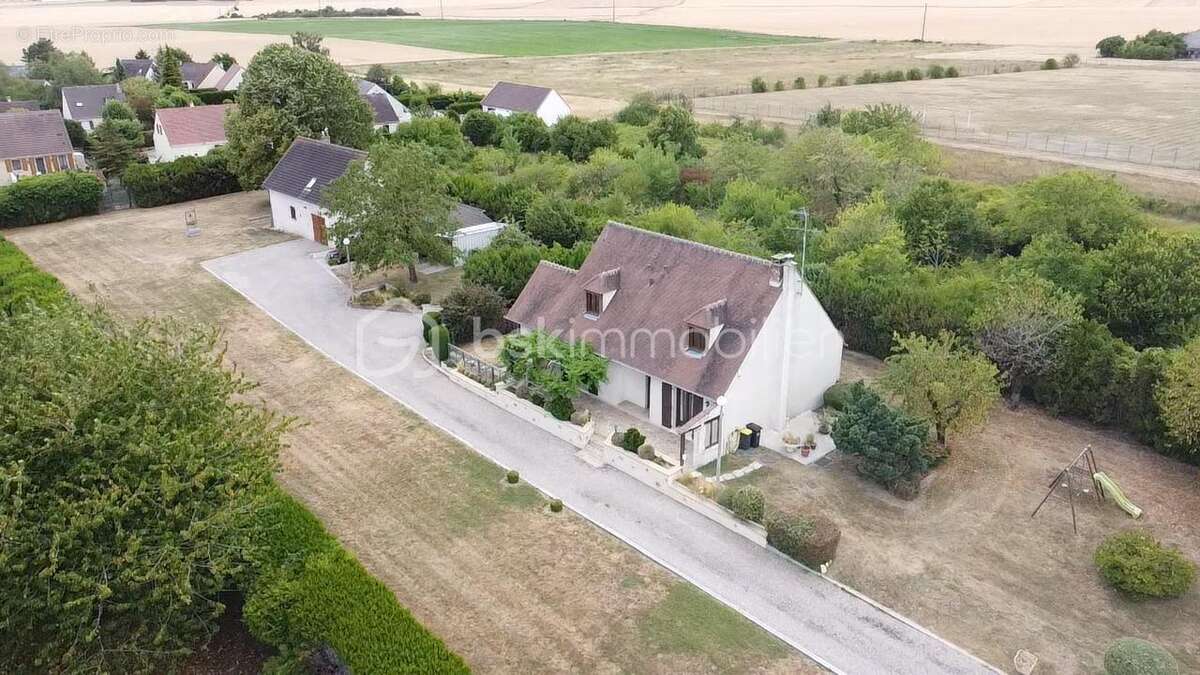 Maison de maçon traditionnelle + dependances - photo 2