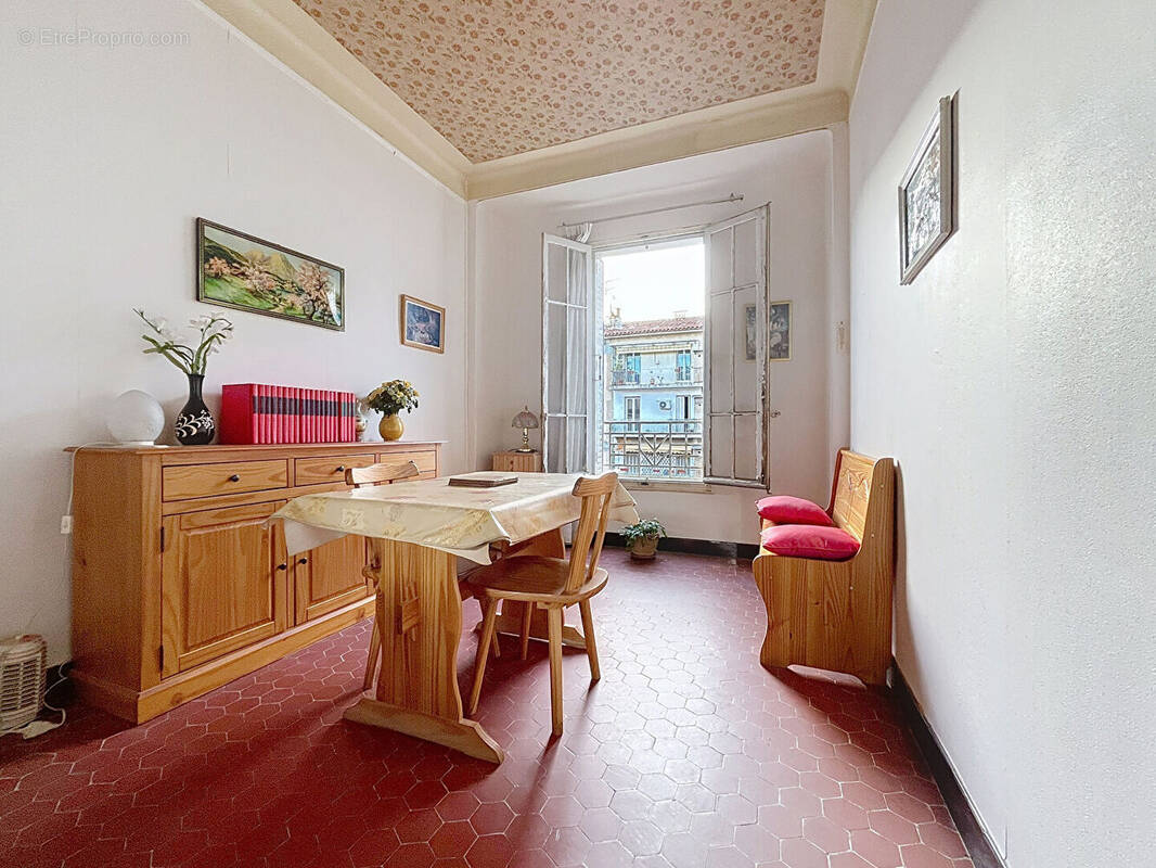 Appartement à MARSEILLE-4E
