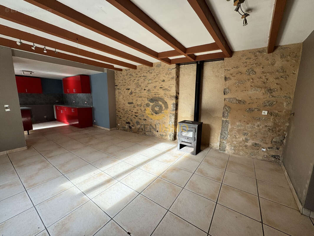 Maison à SECONDIGNY