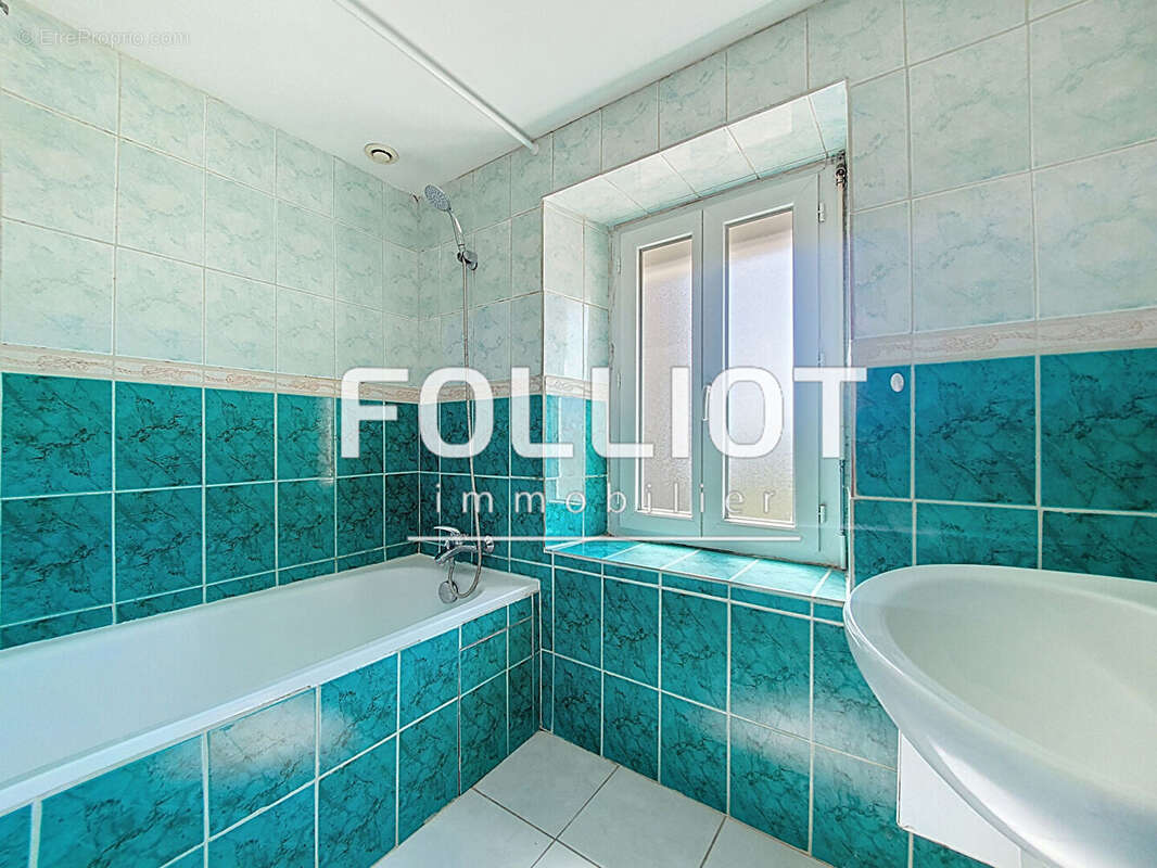 Maison (71 m2) - A VENDRE  -LA HAYE DU PUITS Centre-ville (50250) - photo 8