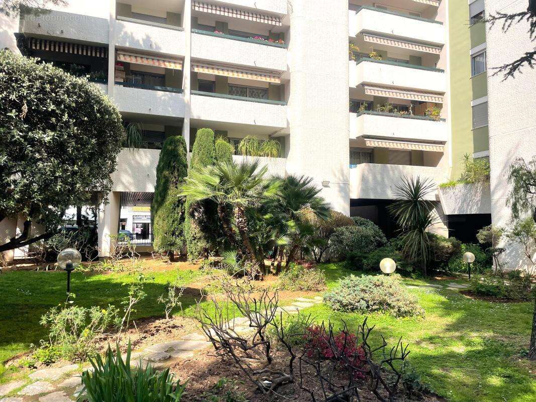 Nice centre / grand studio/ F1 / neuf/ équipé / balcon / cave - photo 6