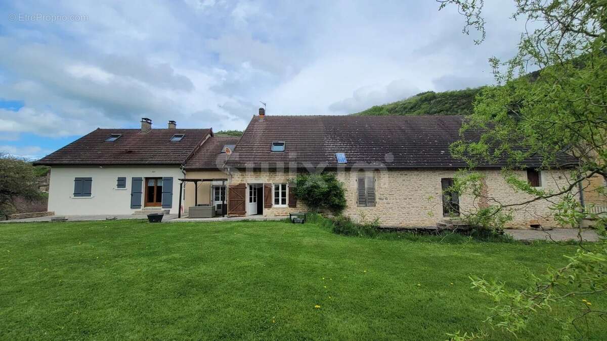 Maison à LONS-LE-SAUNIER