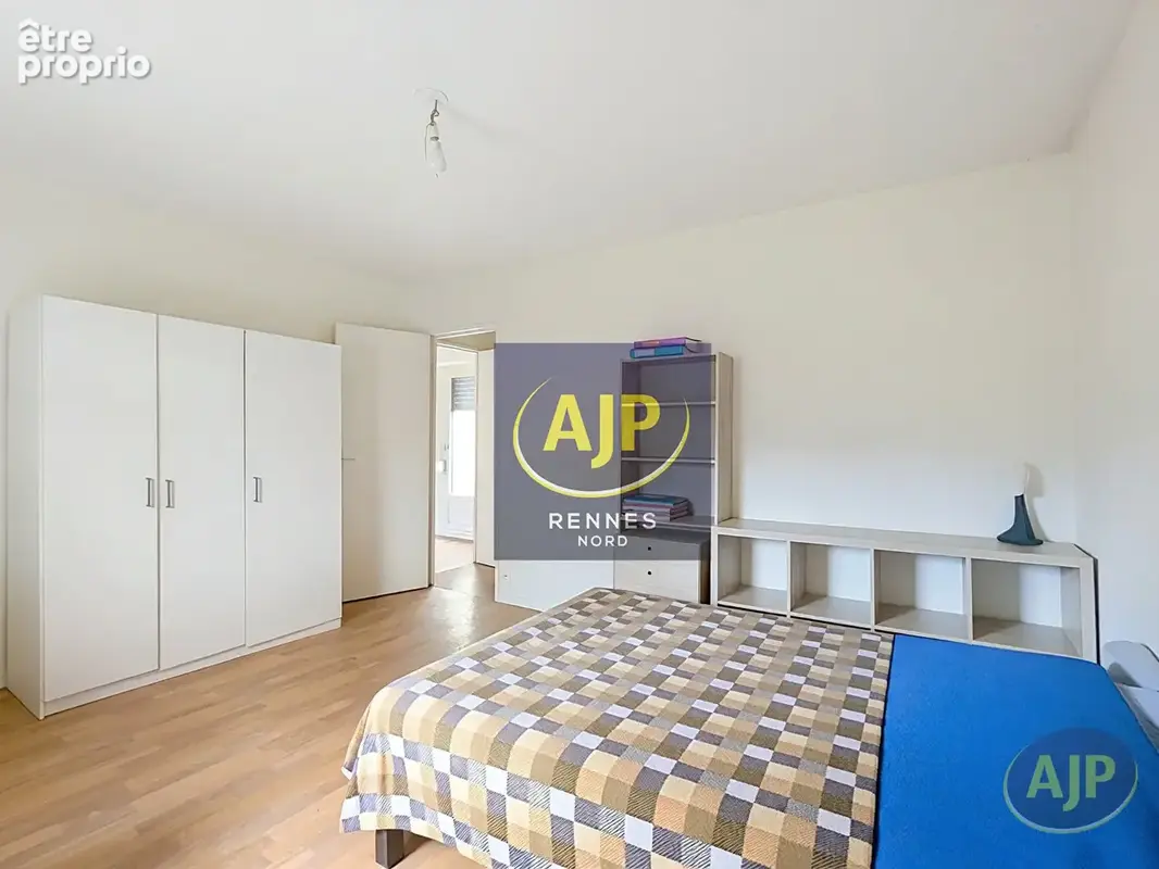 Appartement T5 - 3 chambres + stationnements - photo 4