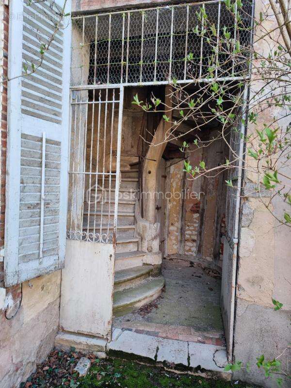 Maison à VILLENEUVE-L'ARCHEVEQUE