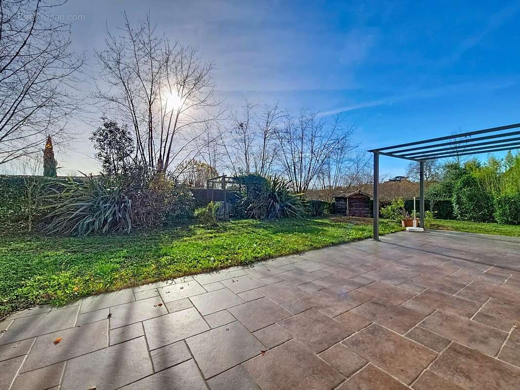 Maison à SAINT-PIERRE-DE-LAGES